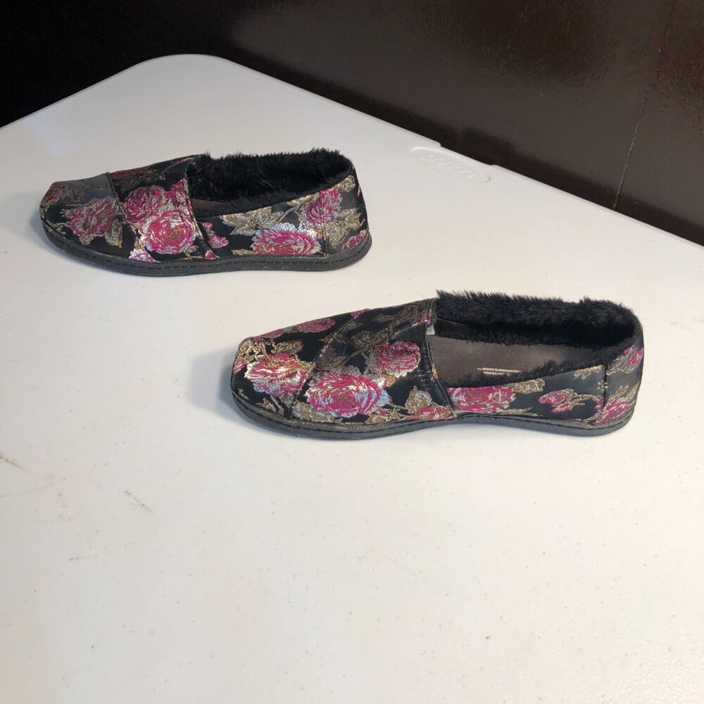 Tom's Black Slip On Shoes with Metallic Roses, Size 7 - Picture 5 of 7